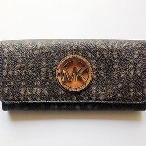Michael Kors Wallet!!